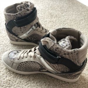 Guess Perina Wedge Sneakers size US 8